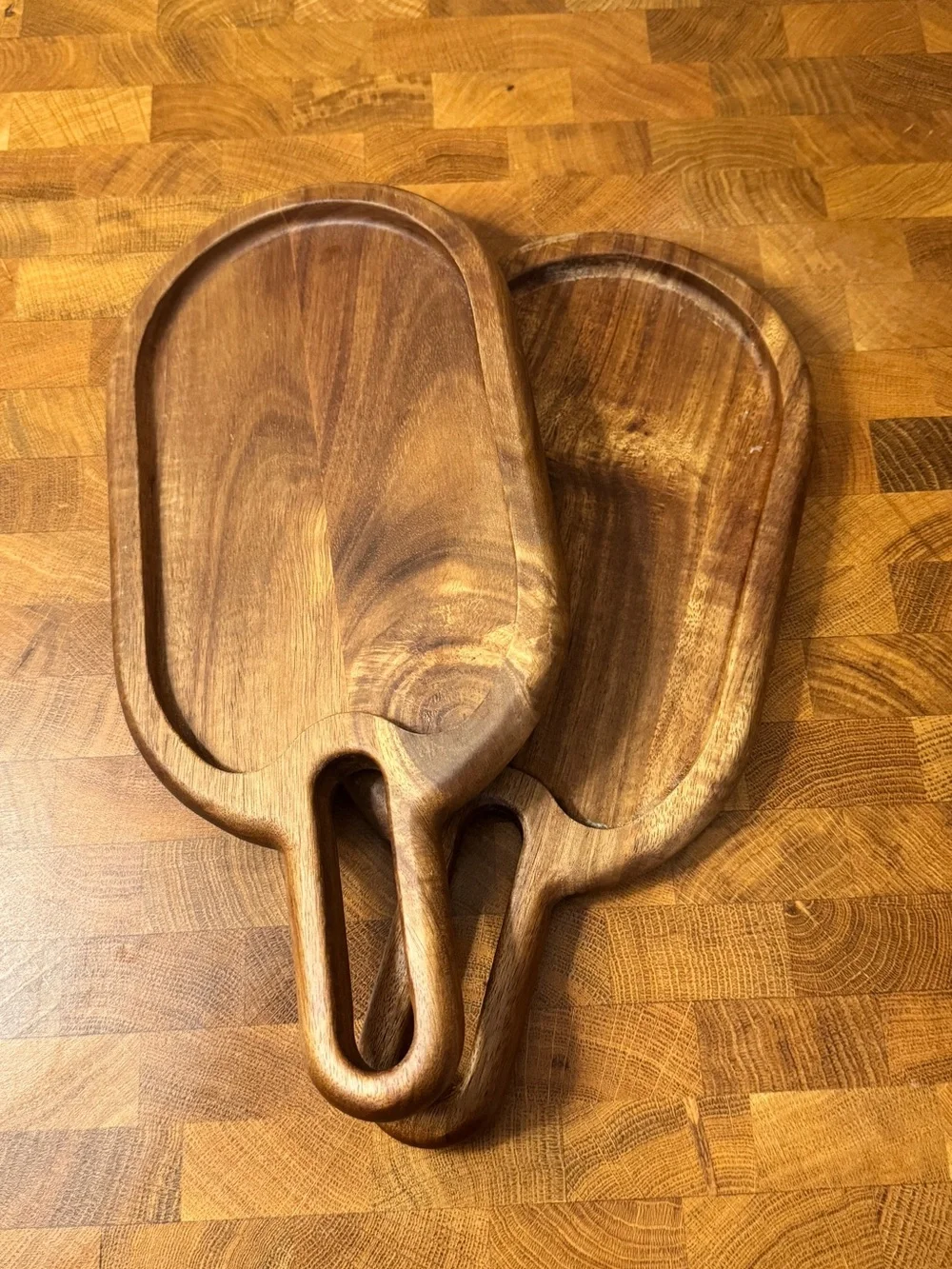 Wood Serving Boards with Handle - Brown Acacia Style